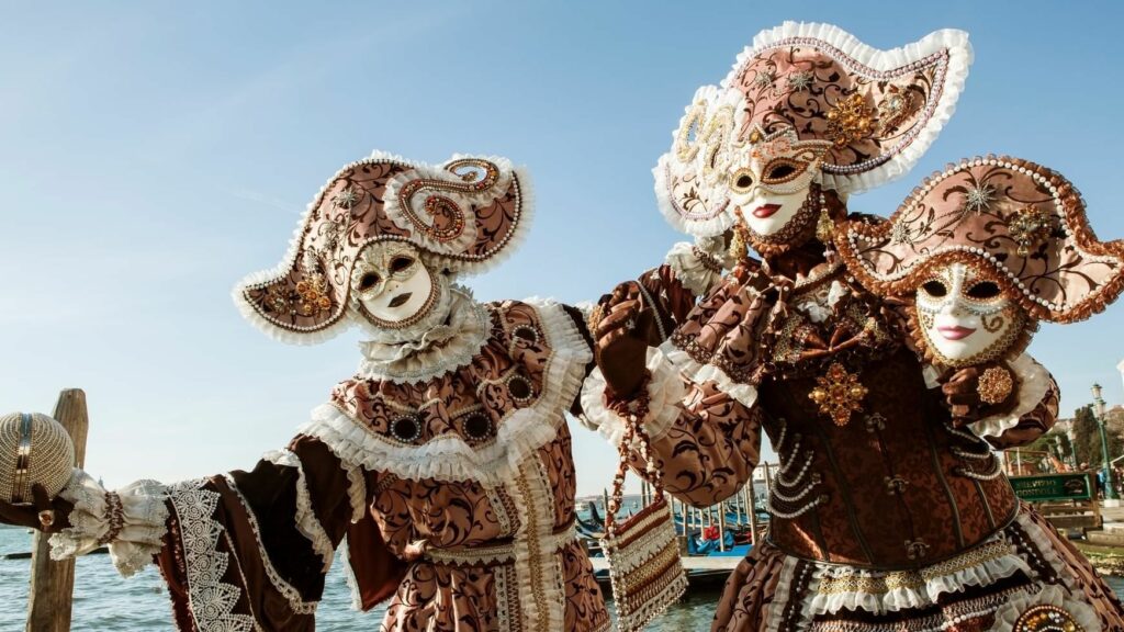 Trois masques dorées Carnaval Venise