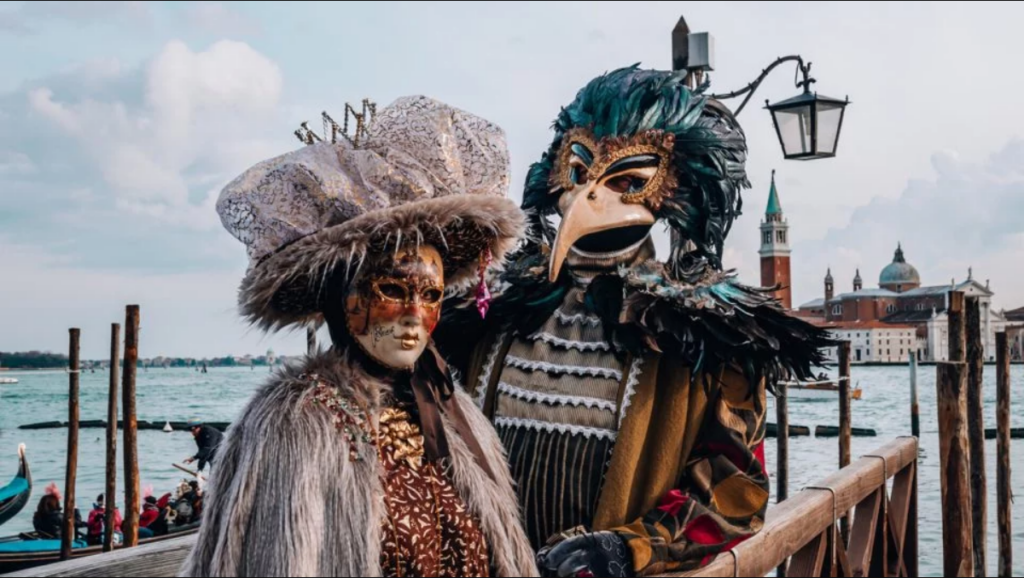 Masque Colombina et masque medecin de la peste carnaval de Venise