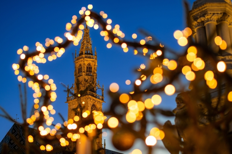 Campanile de Greccio avec les lumières de Noël