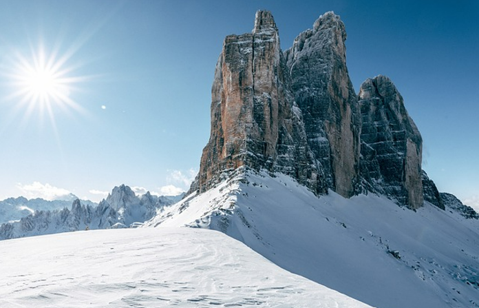 3 Cime di Lavaredo avec neige, Dolomites, Alpes Italiennes